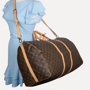 Beautiful bag except it is too big for my travels . In excellent condition